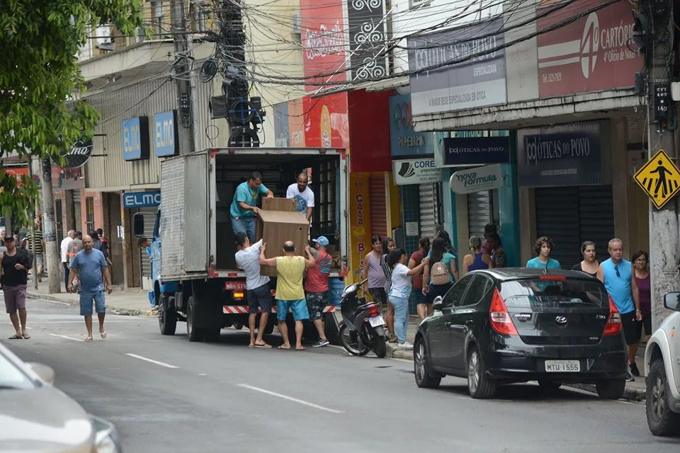 Rio Itapemirim em Cachoeiro sobe cinco metros e causa alagamentos