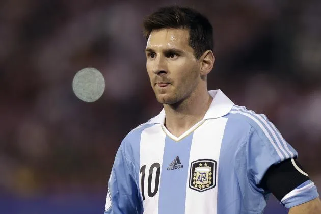 Messi é condenado a 21 meses de prisão por fraude fiscal, mas deve evitar cadeia