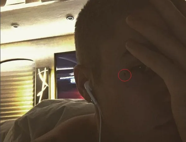 Justin Bieber exibe tatuagem no rosto e fãs vão à loucura