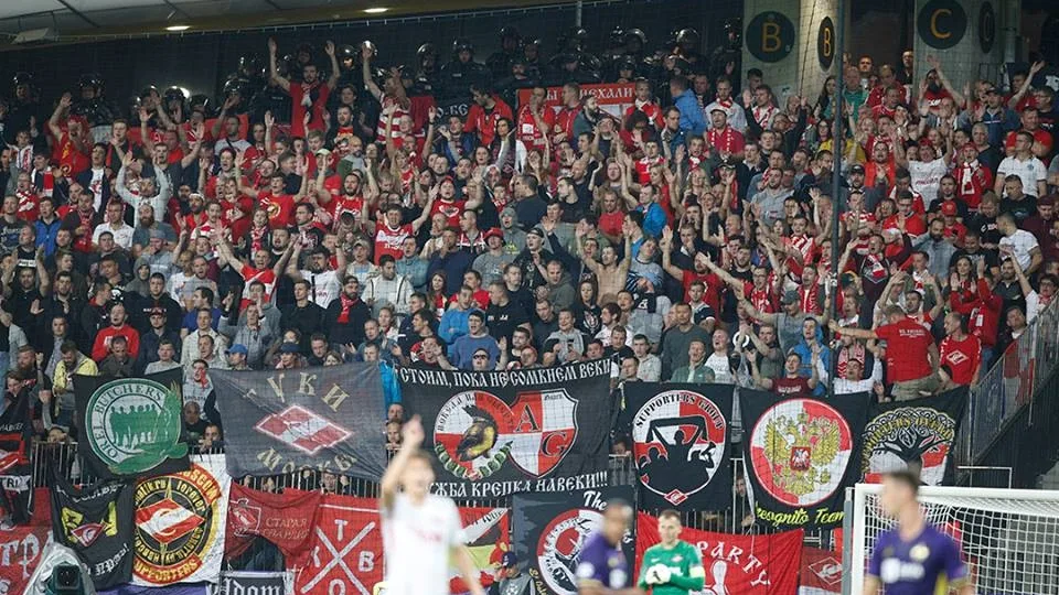 Uefa aplica multa e proíbe Spartak Moscou de ter torcida visitante em Sevilha