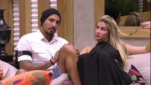 Ex-BBB Aline descarta namoro com Fernando após brother ter "noite de amor" com Amanda