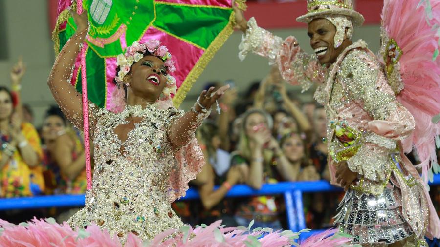 Mangueira arrebata a Sapucaí na primeira noite de desfiles do Grupo Especial do Rio de Janeiro