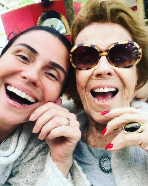 Giovanna Antonelli publica foto ao lado da avó e prova que a genética é forte