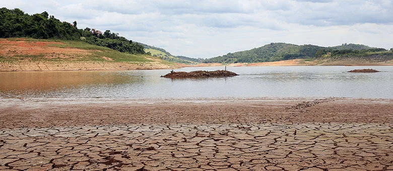 Brasil, Bragança Paulista, SP, 24/02/2013. Vista parcial da represa de Bragança Paulista (SP), que faz parte do Sistema Cantareira. Apesar das chuvas do final de semana, o nível dos reservatórios do Sistema Cantareira continua em queda. Nesta segunda-feira, 24 o índice que mede o volume de água armazenado caiu para apenas 17,1% da capacidade total […]