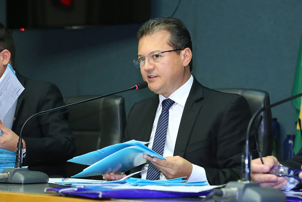 Ex-deputado Gildevan Fernandes sofre infarto e está internado