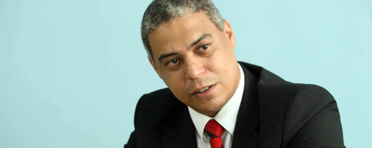 Candidato ao Senado André Moreira falta a entrevista na TV Vitória