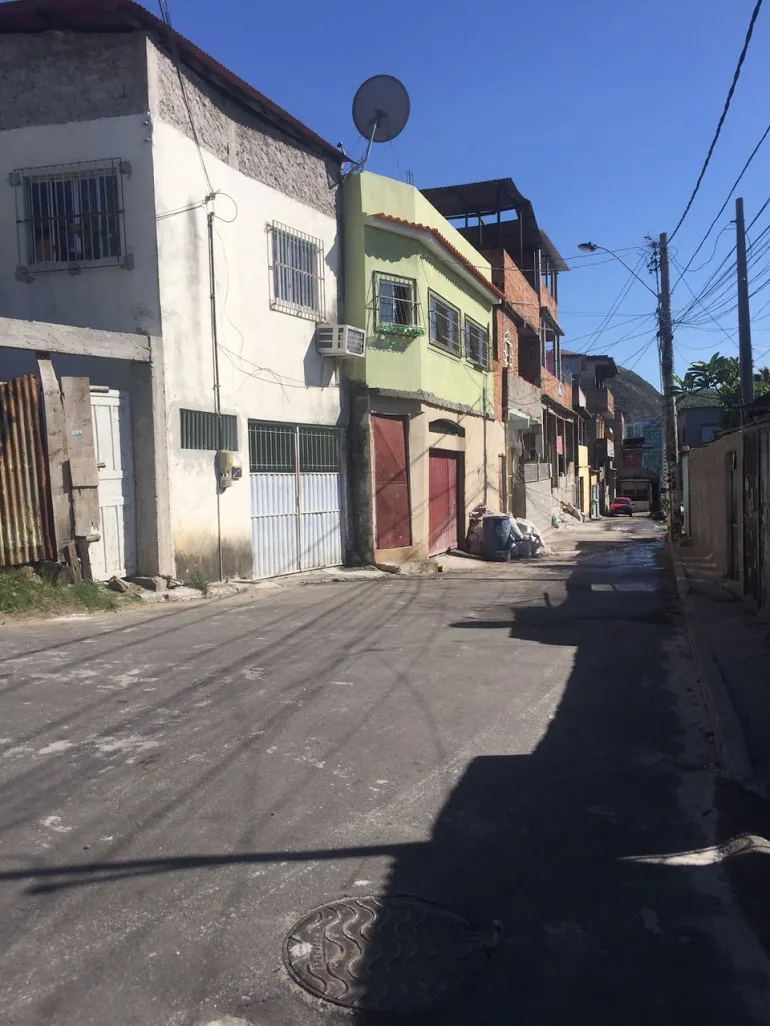 Irmãos são alvos de tiros na porta de casa em Vila Velha