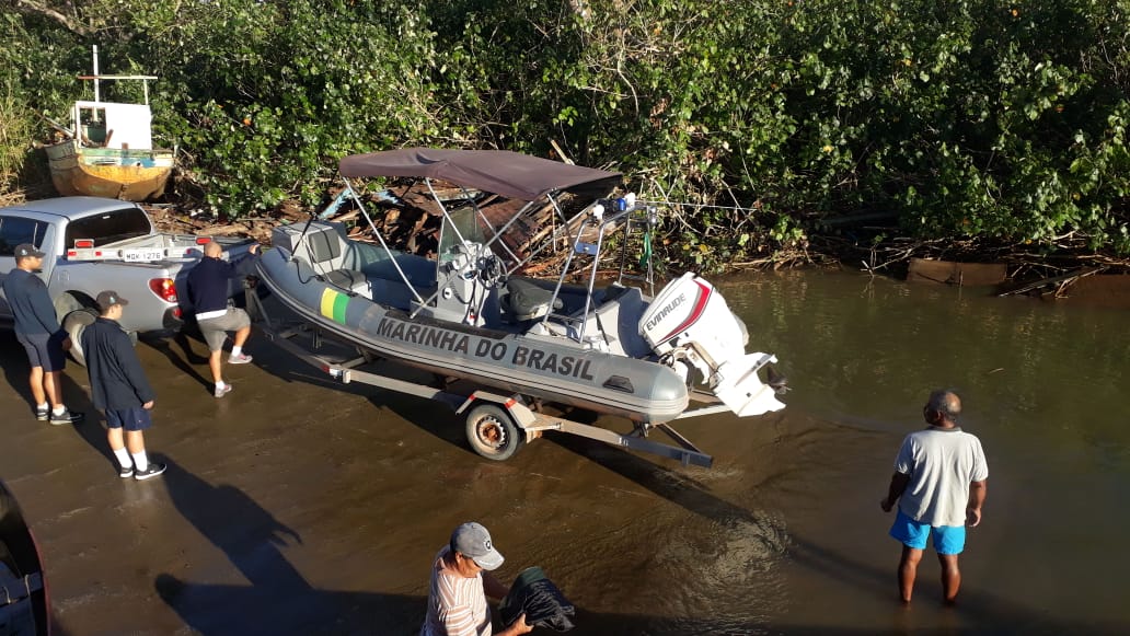 Buscas por pescador que desapareceu no mar de Regência continuam