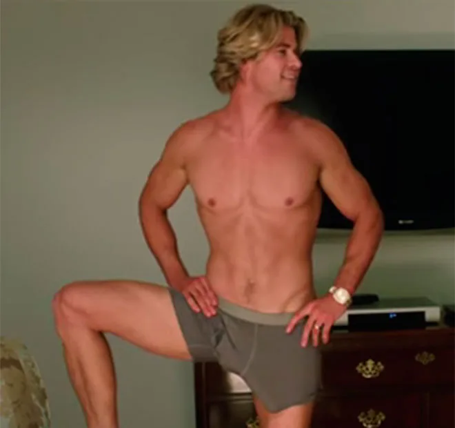 Chris Hemsworth rouba a cena usando só underwear em trailer de  Férias Frustradas