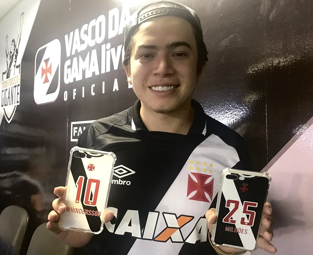 Após derrota do time, Whindersson Nunes tira sarro: 'preciso voltar a trabalhar pra comprar o Vasco'