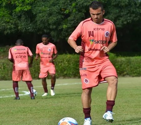 Com três atacantes, Fabio Henrique projeta time ofensivo contra o Vitória