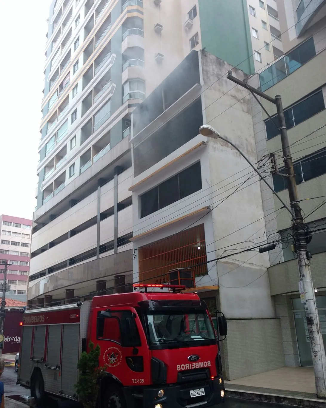 Princípio de incêndio em restaurante assusta moradores em Guarapari