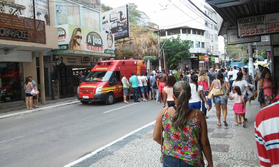 Estudante é atropelada ao atravessar fora da faixa de pedestres em Cachoeiro