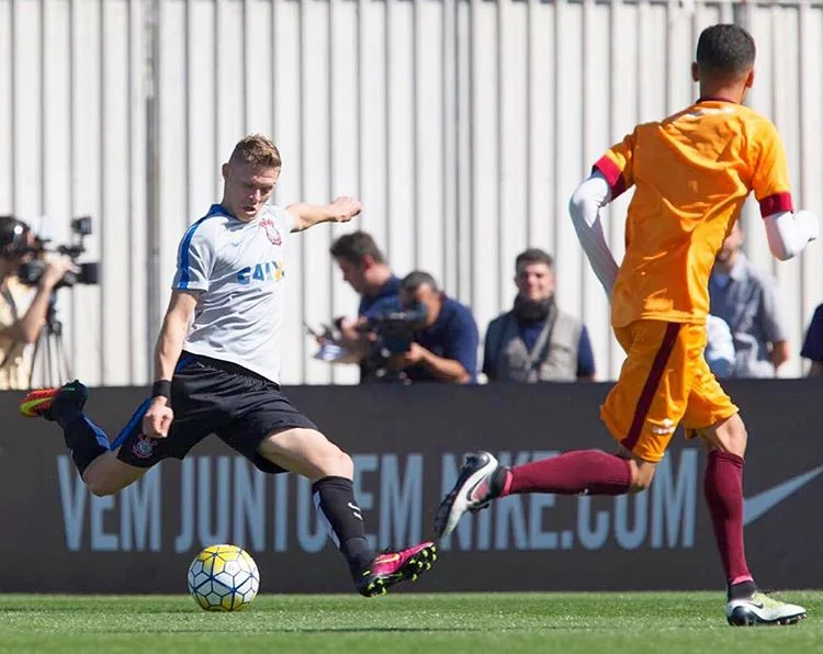 Com dívidas, Corinthians atrasa pagamento pela contratação do meia Marlone