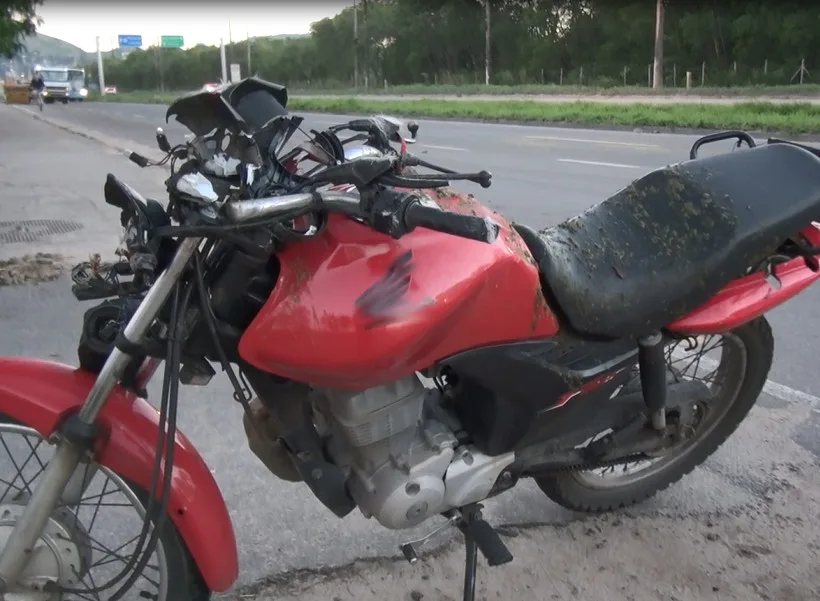 Acidente com cavalo deixa motociclista ferido em Vila Velha