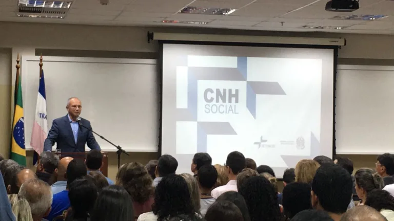 Inscrições para 9 mil CNHs gratuitas começam nesta 4ª no ES. Saiba se você tem direito!