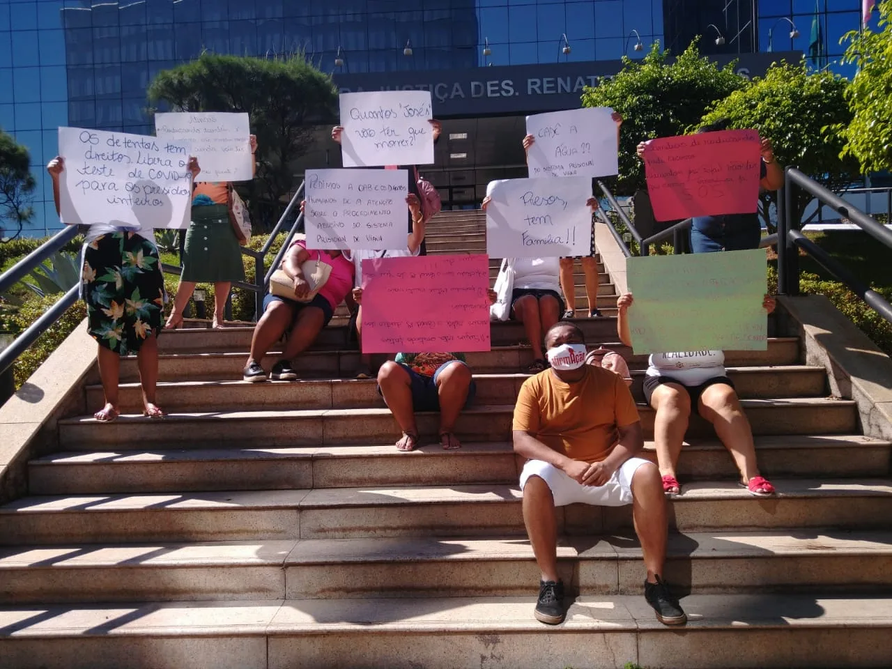 Covid-19 em presídios: familiares de detentos fazem manifestação em Vitória e pedem transparência