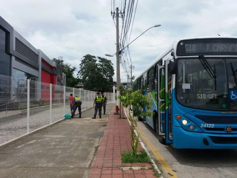 Rapaz é detido com pistola e drogas em ônibus do sistema Transcol em Vitória