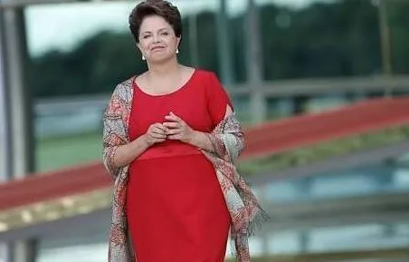 Dilma: 'Bolsonaro zomba dos mortos e avilta cadeira da Presidência'