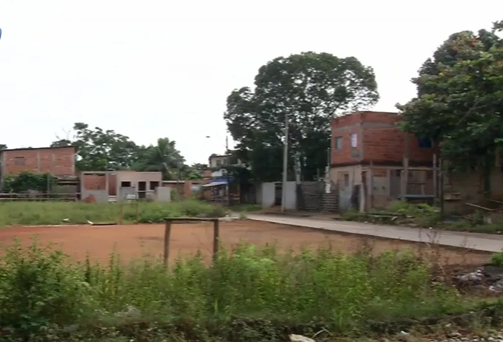 Carro é alvo de bandidos e dois acabam baleados em Cariacica; motorista morreu na hora