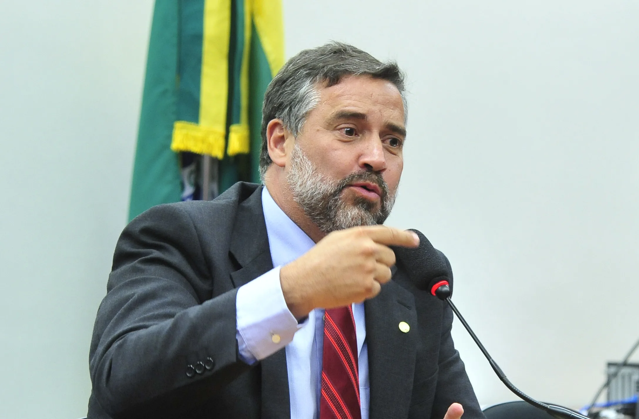 Ato é de apoio a Lula e trabalhadores com direitos suprimidos, diz Paulo Pimenta