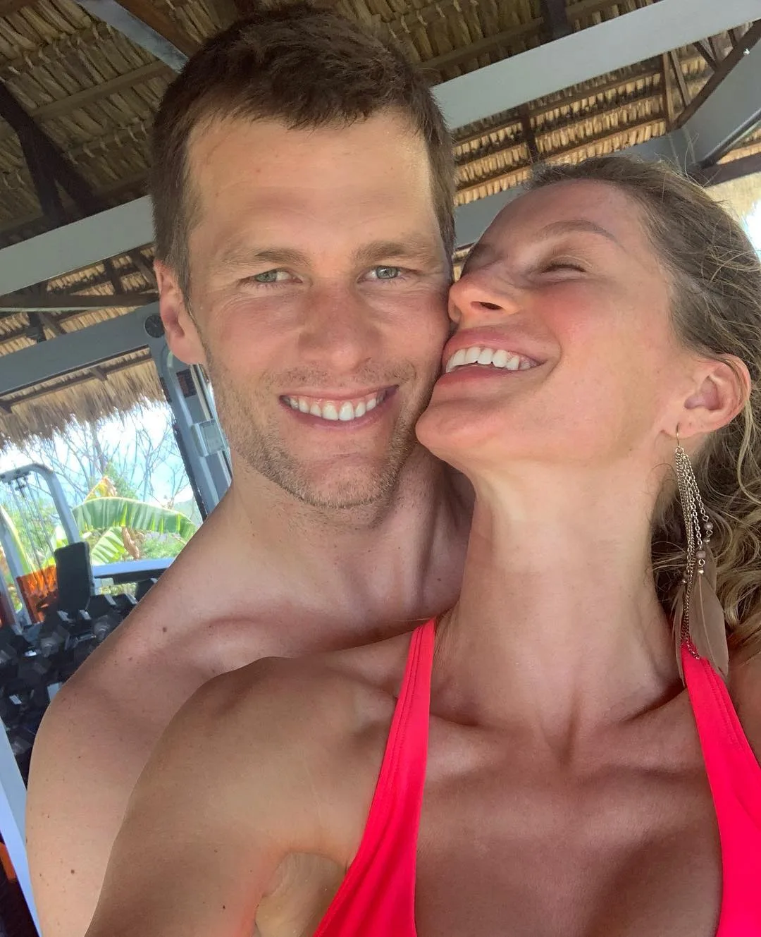 Gisele Bündchen e Tom Brady recebem arquitetos em mansão de 92 milhões de reais