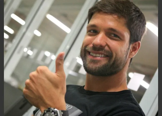 Diego descarta volta ao Brasil, mas avisa que Santos seria 'prioridade'