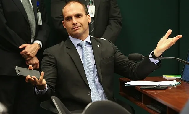 'O que causa ruído são as declarações do vice-presidente', diz Eduardo Bolsonaro