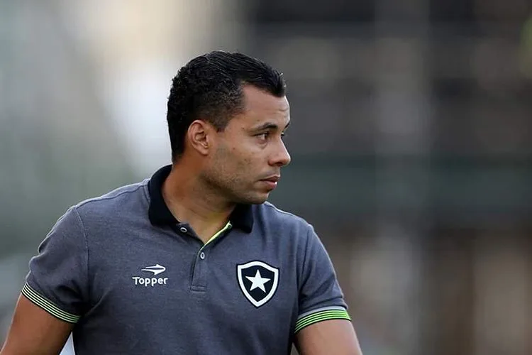 Jair Ventura destaca ousadia e diz que Botafogo 'não precisa mudar nada'