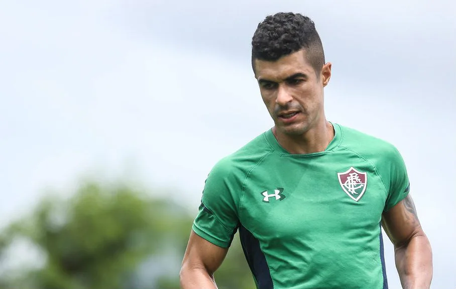 Novamente titular, Egídio relembra má fase no Fluminense e diz não se omitir