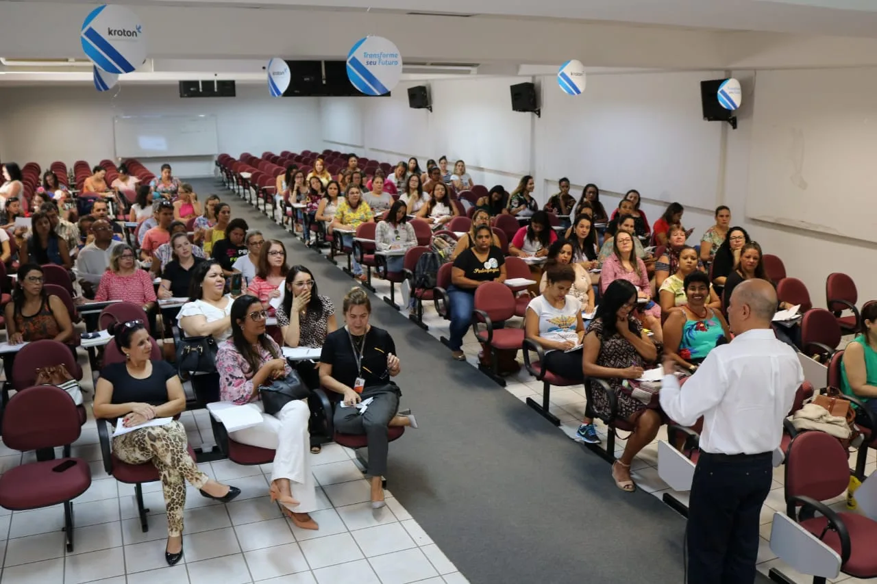 Membros de fundação espanhola visitam o Brasil e palestram em Guarapari