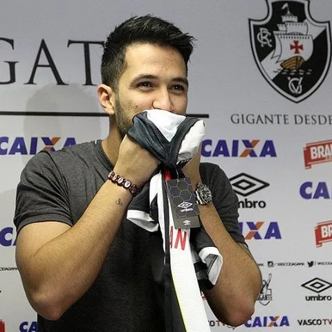 Luan elogia diretoria do Vasco e promete voltar em coletiva de despedida do clube