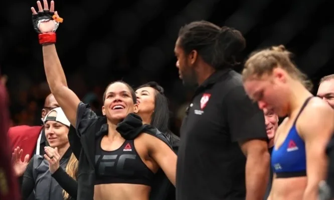 Amanda Nunes 'aniquila' Ronda Rousey e mantém cinturão