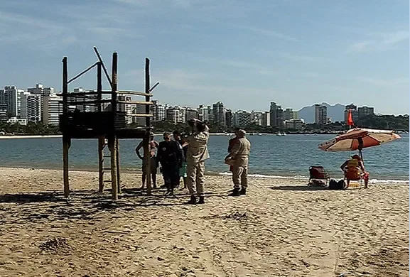 Base de guarda-vidas é incendiada na Curva da Jurema, em Vitória