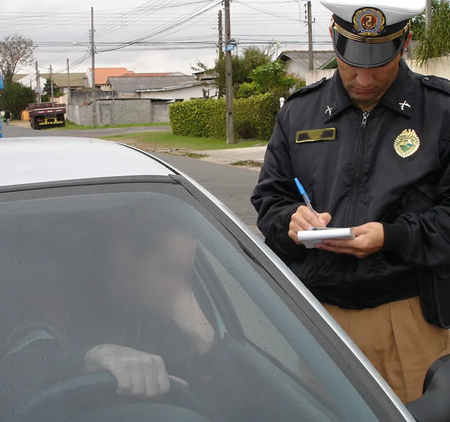 Multa de R$ 6 mil: lei de trânsito em vigor crava pior infração a motoristas e CNH suspensa na hora