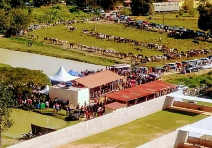 VÍDEO | Participantes de cavalgada ficam queimados após explosão de churrasqueira em Cariacica