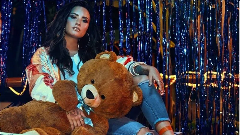 Demi Lovato revela como lida com os haters que criticam o seu corpo