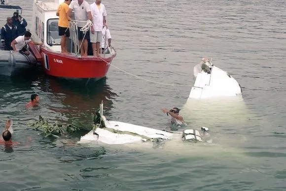 Corpo de Teori Zavascki é resgatado de avião que caiu em Paraty