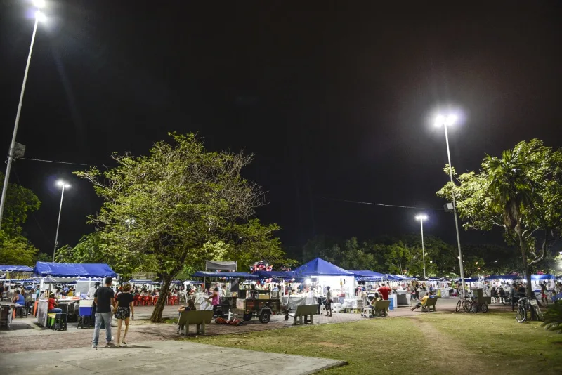 Iluminação na Praça dos Namorados