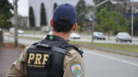 PRF apreende mercadorias irregulares e 40 pessoas são presas durante operação no ES