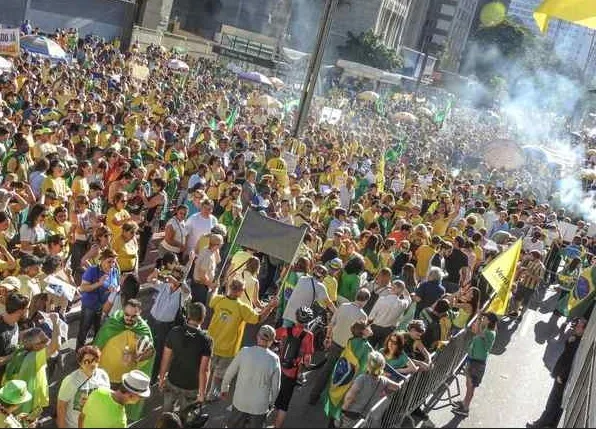 Apoio a Bolsonaro divide grupos na Avenida Paulista, em manifestação pró-Moro