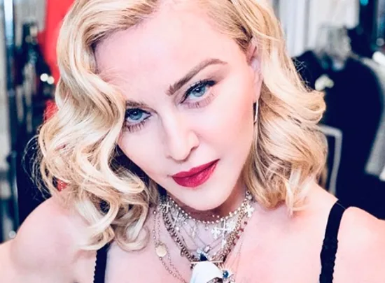 Madonna comemora 62 anos de idade na Jamaica com as filhas, namorado e maconha