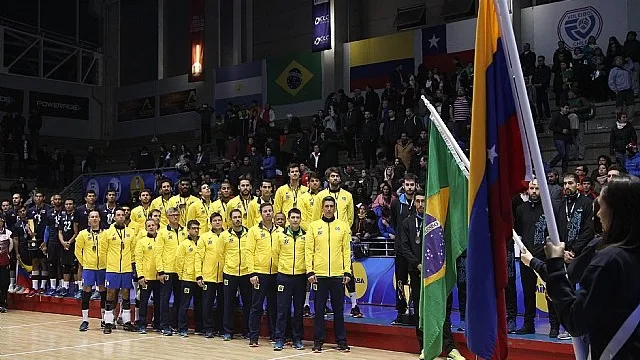 Aliviado, Renan Dal Zotto festeja 1º título no comando da seleção brasileira