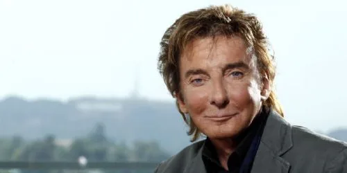 Cantor Barry Manilow se assume gay aos 73 anos de idade