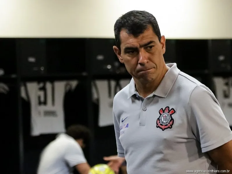 Carille deve escalar sete jogadores da base do Corinthians na quinta-feira