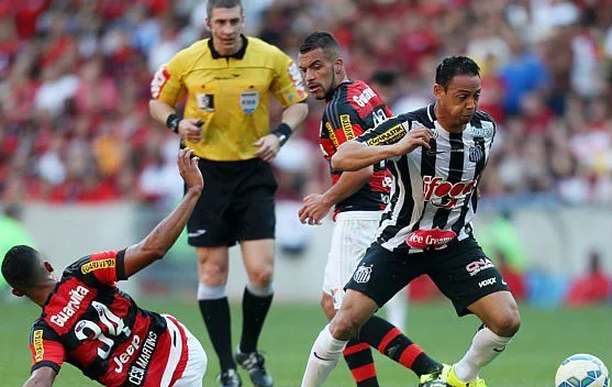 Com 61 mil no Maracanã, Fla abre 2 a 0, mas cede empate ao Santos na etapa final