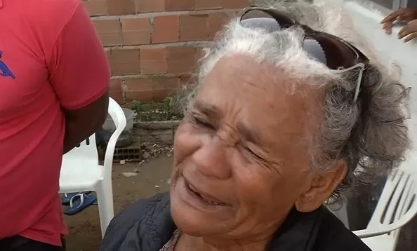 "Eles acabaram comigo", diz mãe após briga de irmãos acabar em morte na Serra