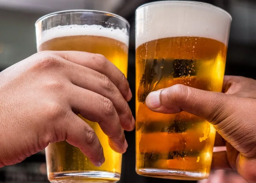 Brasileiros aumentam consumo de cerveja e investidores comemoram as margens de lucro