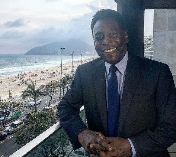 Na web, Pelé diz fazer fisioterapia para participar do encerramento da Olimpíada