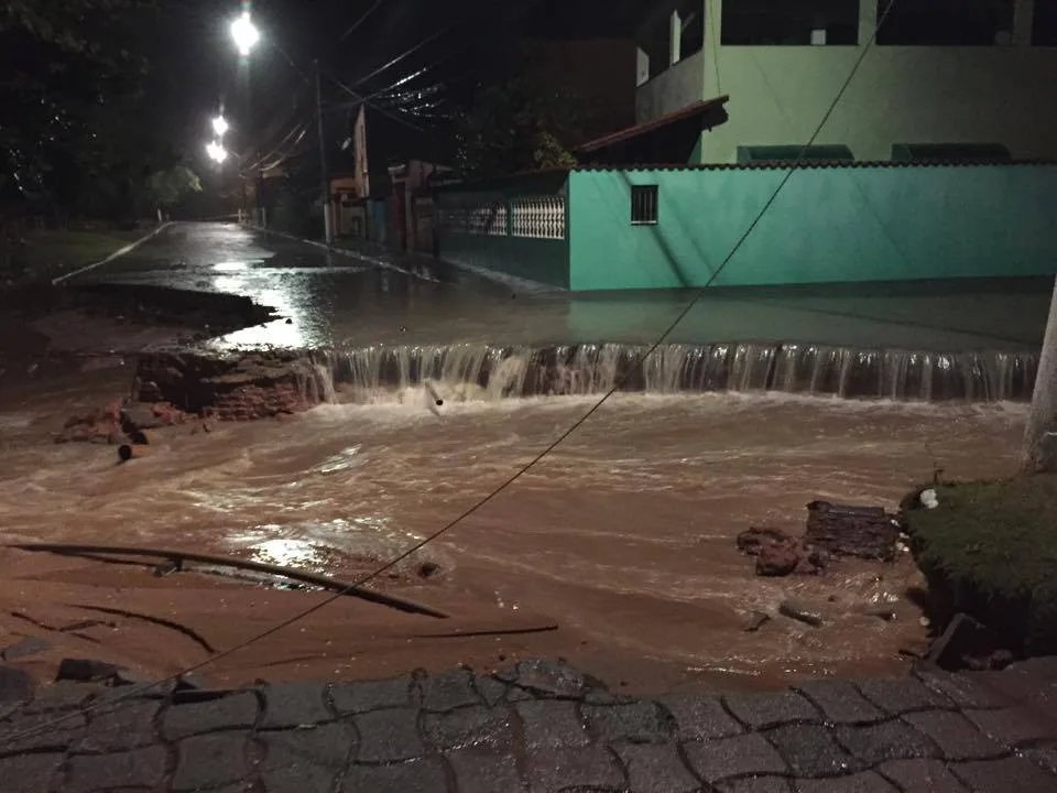 Chuva causa morte, deixa Grande Vitória debaixo d’água e 120 desabrigados na Serra